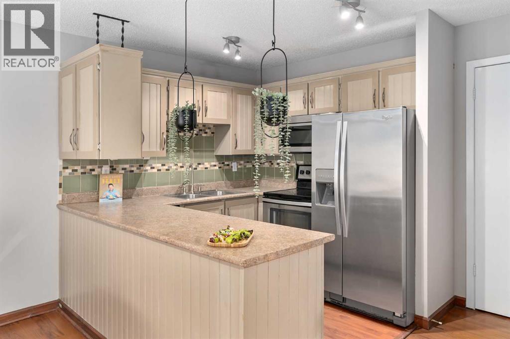 Single Family House for Sale in   Oakmoor Drive SW Palliser Calgary 