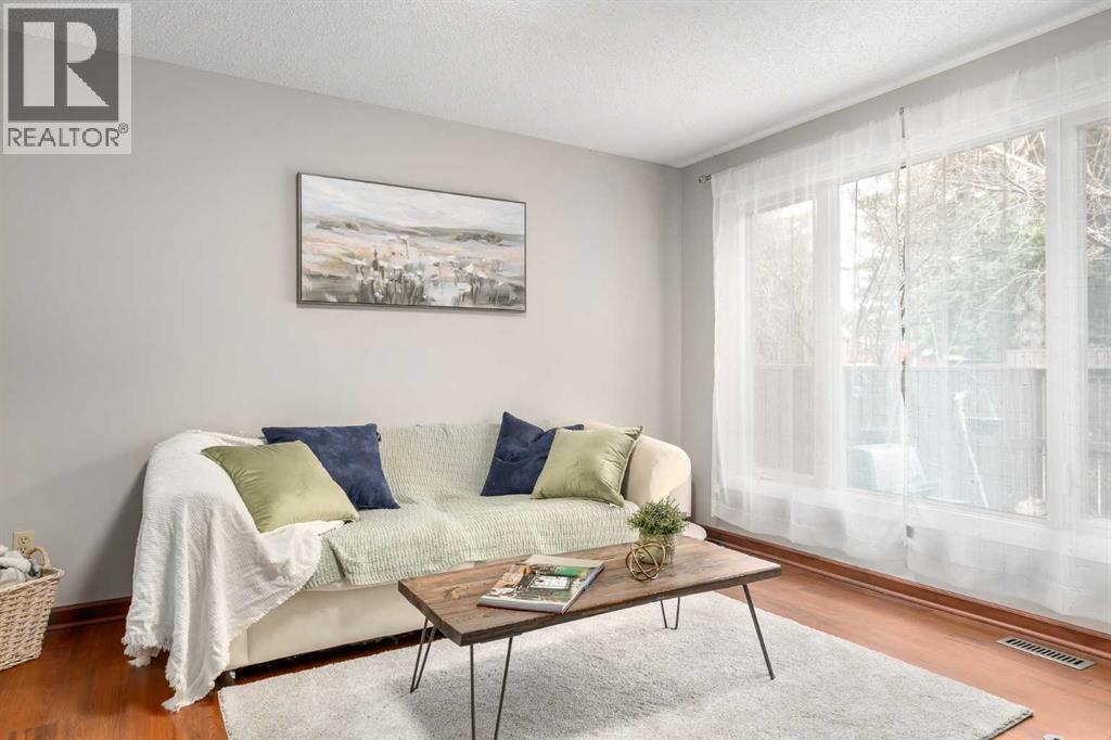 Single Family House for Sale in   Oakmoor Drive SW Palliser Calgary 