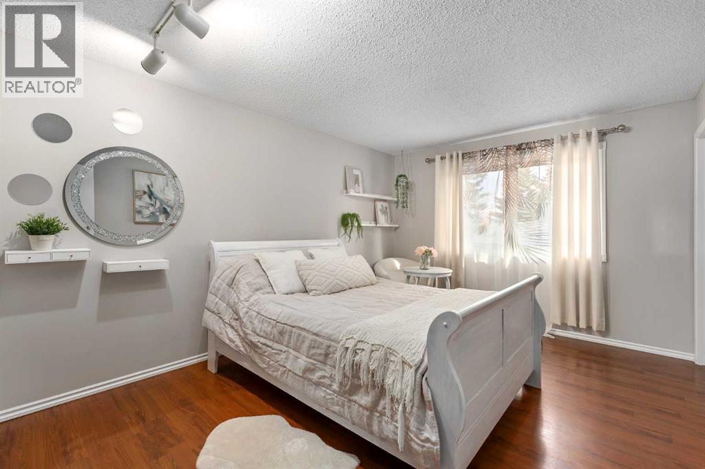 Single Family House for Sale in   Oakmoor Drive SW Palliser Calgary 