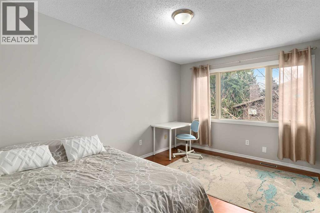 Single Family House for Sale in   Oakmoor Drive SW Palliser Calgary 