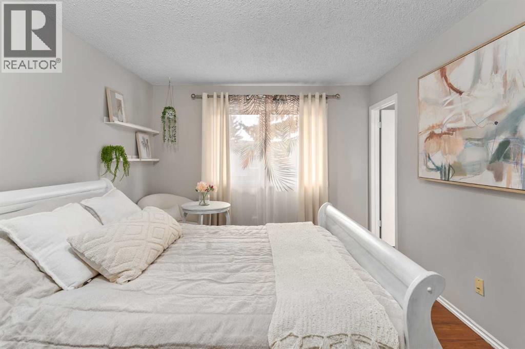 Single Family House for Sale in   Oakmoor Drive SW Palliser Calgary 