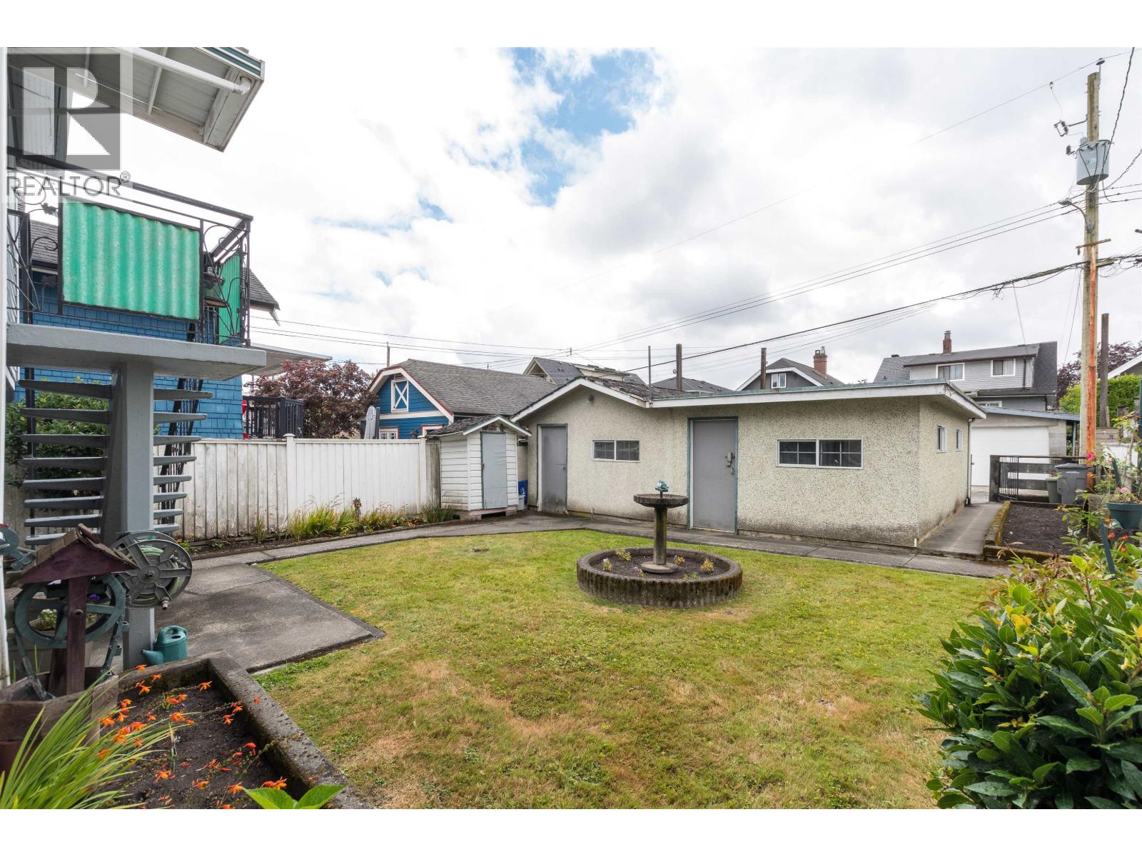 Photo 3 of 2236 Kitchener Street, Vancouver BC