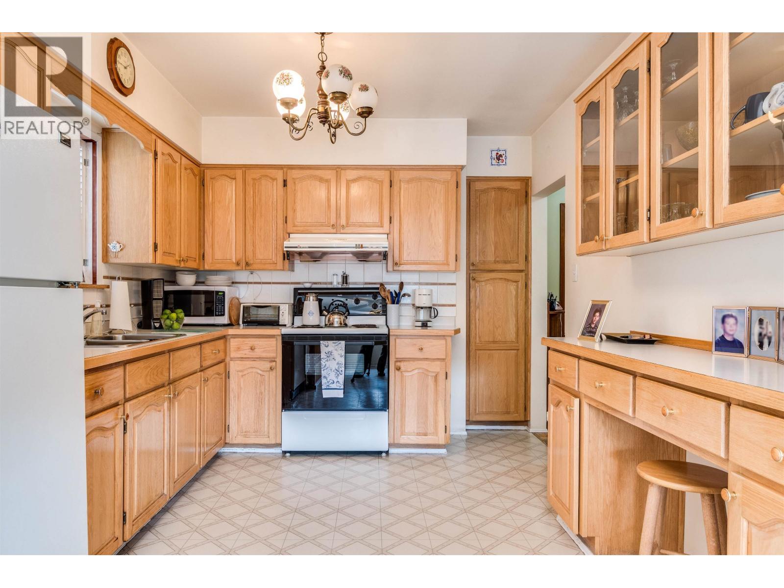 Photo 10 of 2236 Kitchener Street, Vancouver BC