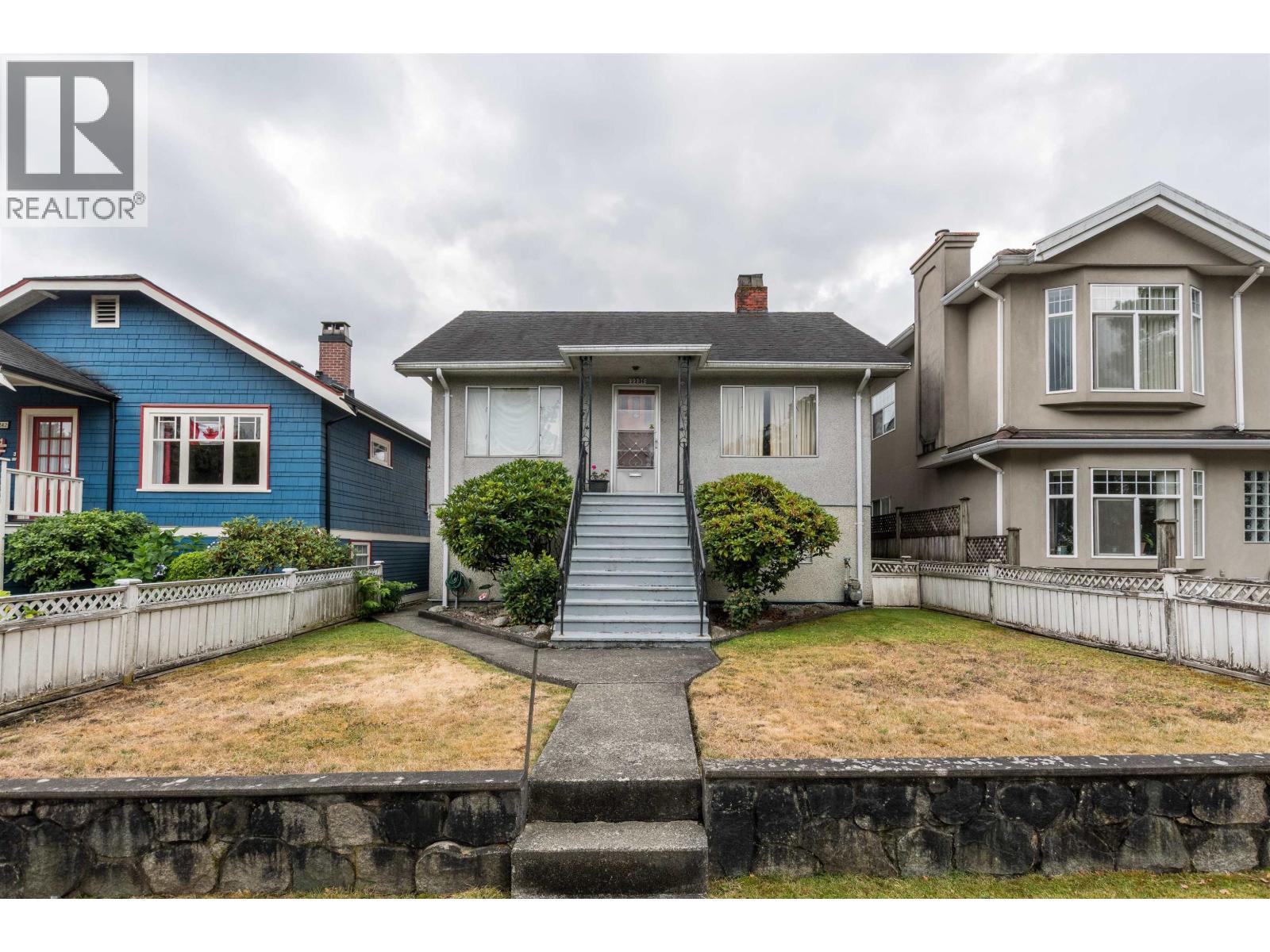 Photo 15 of 2236 Kitchener Street, Vancouver BC