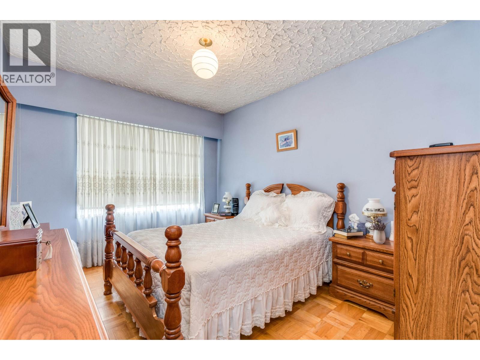 Photo 5 of 2236 Kitchener Street, Vancouver BC