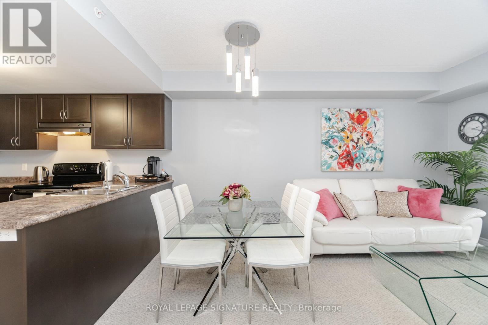 Photo 27 of 111 67 Kingsbury Square, Guelph ON