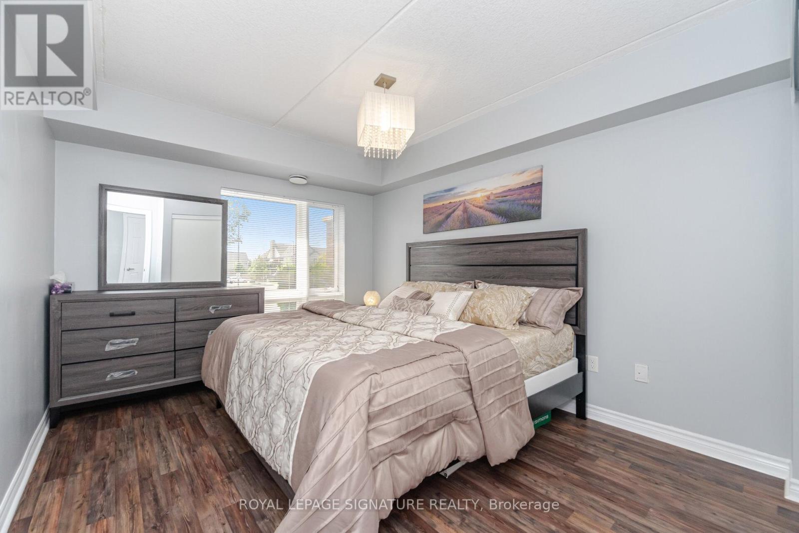 Photo 33 of 111 67 Kingsbury Square, Guelph ON