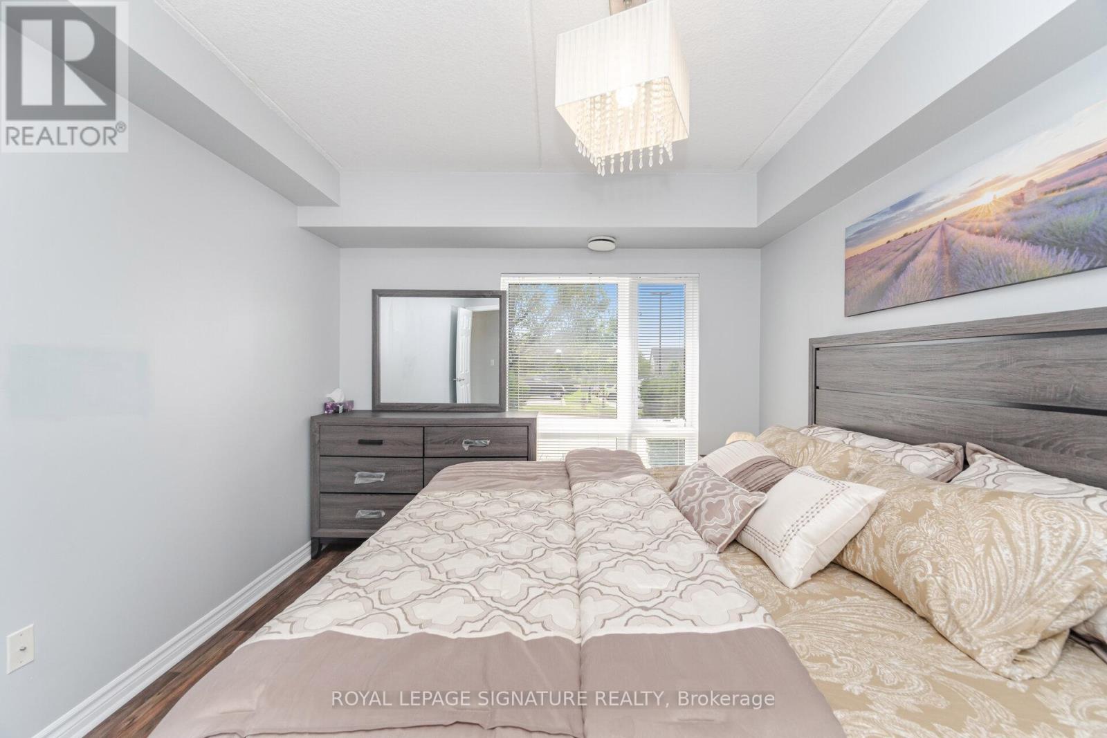Photo 4 of 111 67 Kingsbury Square, Guelph ON