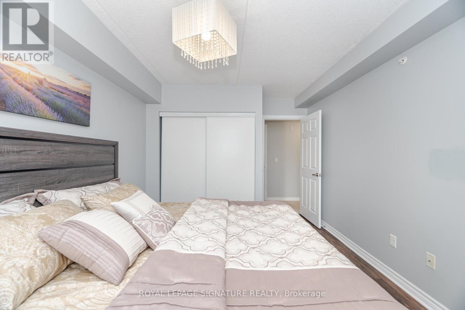Photo 13 of 111 67 Kingsbury Square, Guelph ON