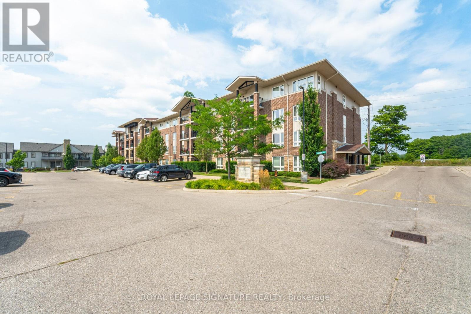 Photo 29 of 111 67 Kingsbury Square, Guelph ON