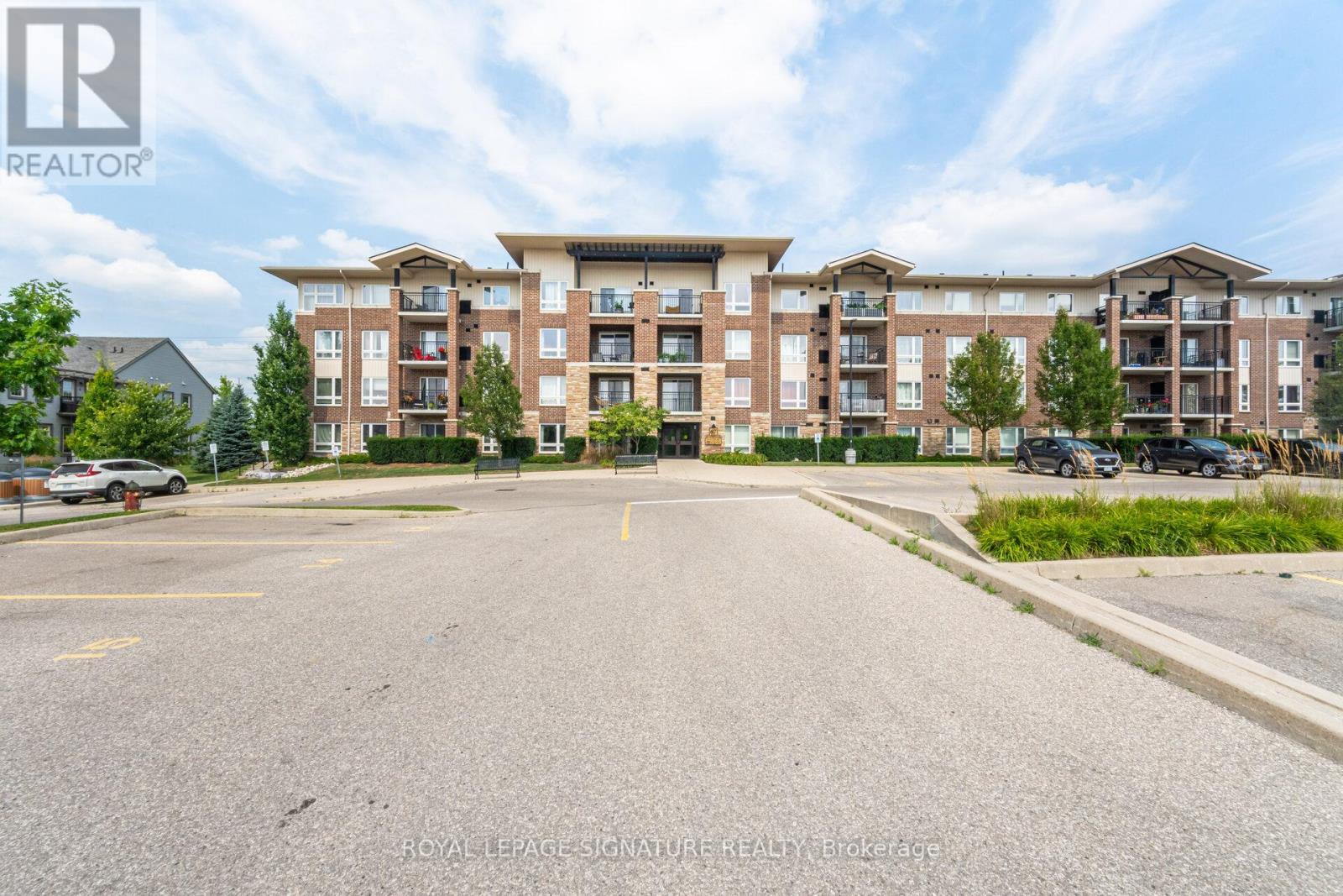 Photo 18 of 111 67 Kingsbury Square, Guelph ON