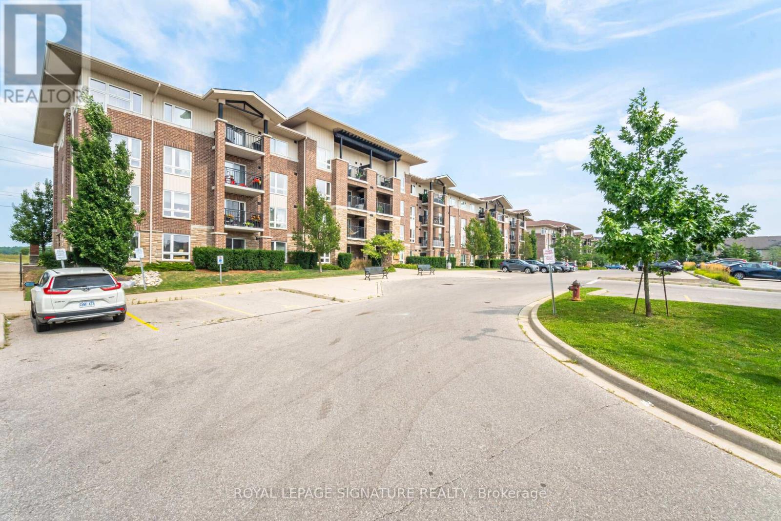 Photo 9 of 111 67 Kingsbury Square, Guelph ON