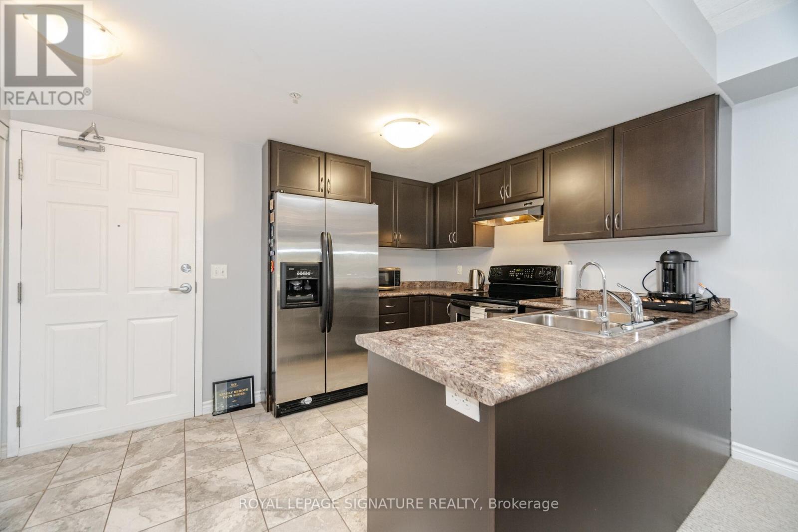 Photo 26 of 111 67 Kingsbury Square, Guelph ON