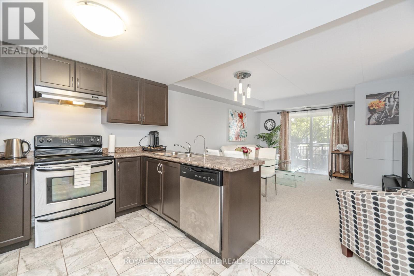Photo 24 of 111 67 Kingsbury Square, Guelph ON