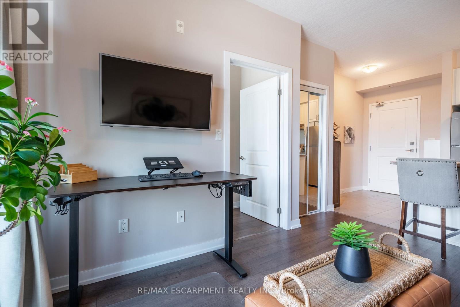Photo 40 of 313 35 Southshore Crescent, Hamilton ON