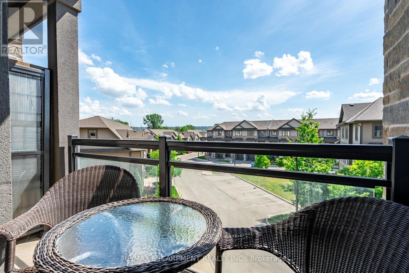 Photo 5 of 313 35 Southshore Crescent, Hamilton ON