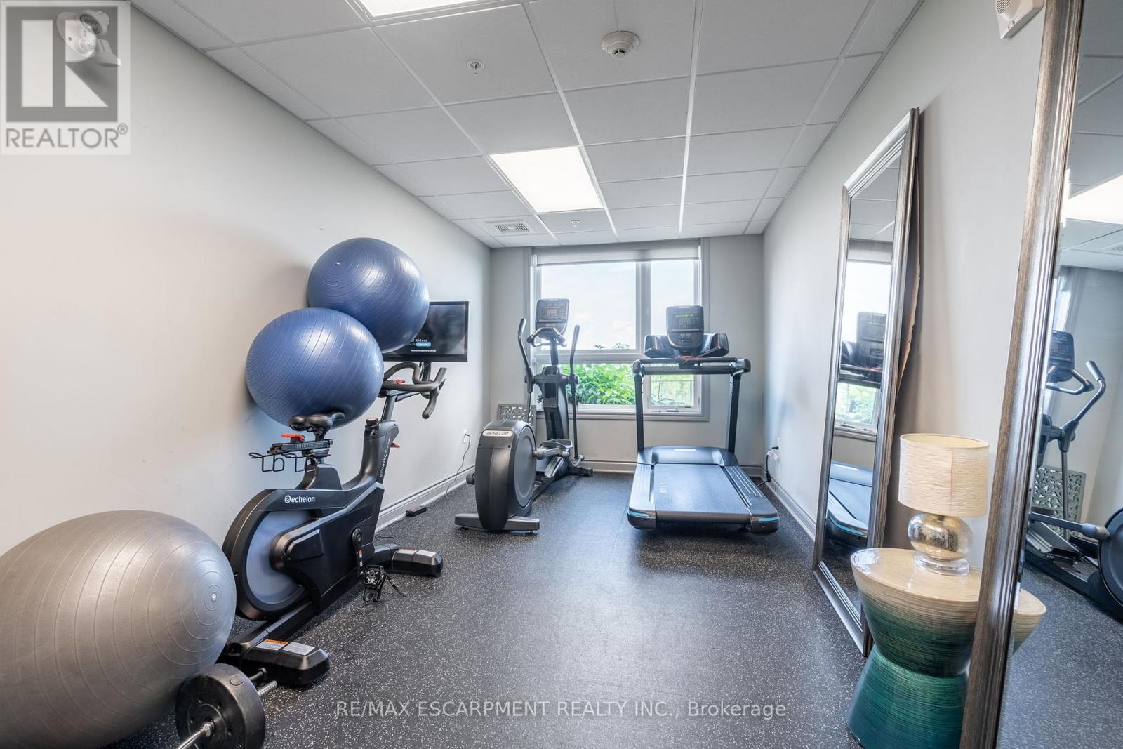 Photo 14 of 313 35 Southshore Crescent, Hamilton ON