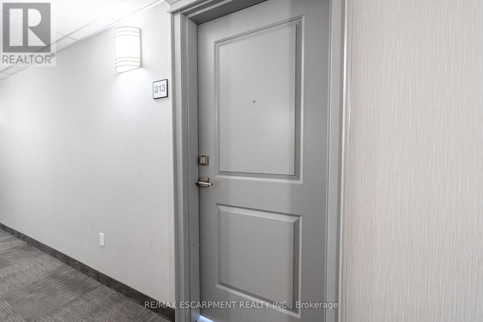 Photo 38 of 313 35 Southshore Crescent, Hamilton ON
