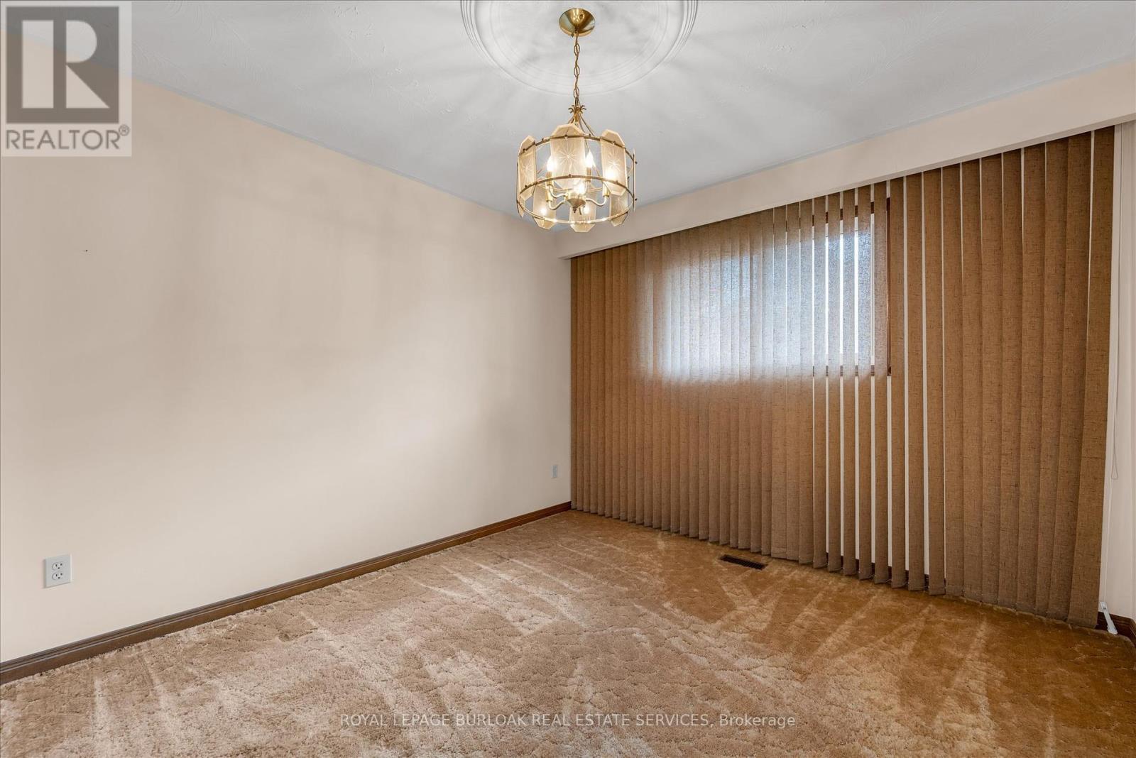Photo 6 of 120 Ravenbury Drive, Hamilton ON