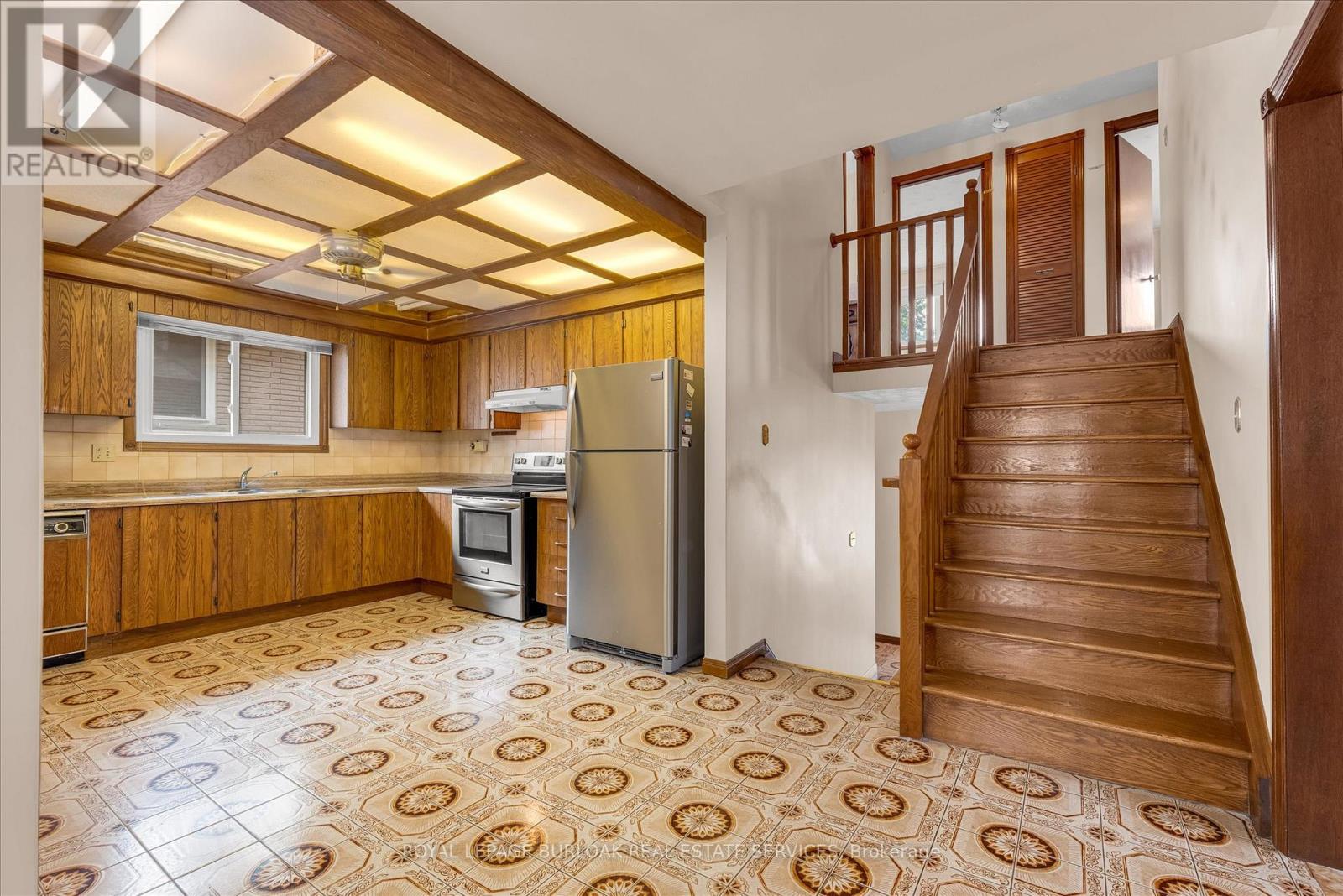 Photo 5 of 120 Ravenbury Drive, Hamilton ON