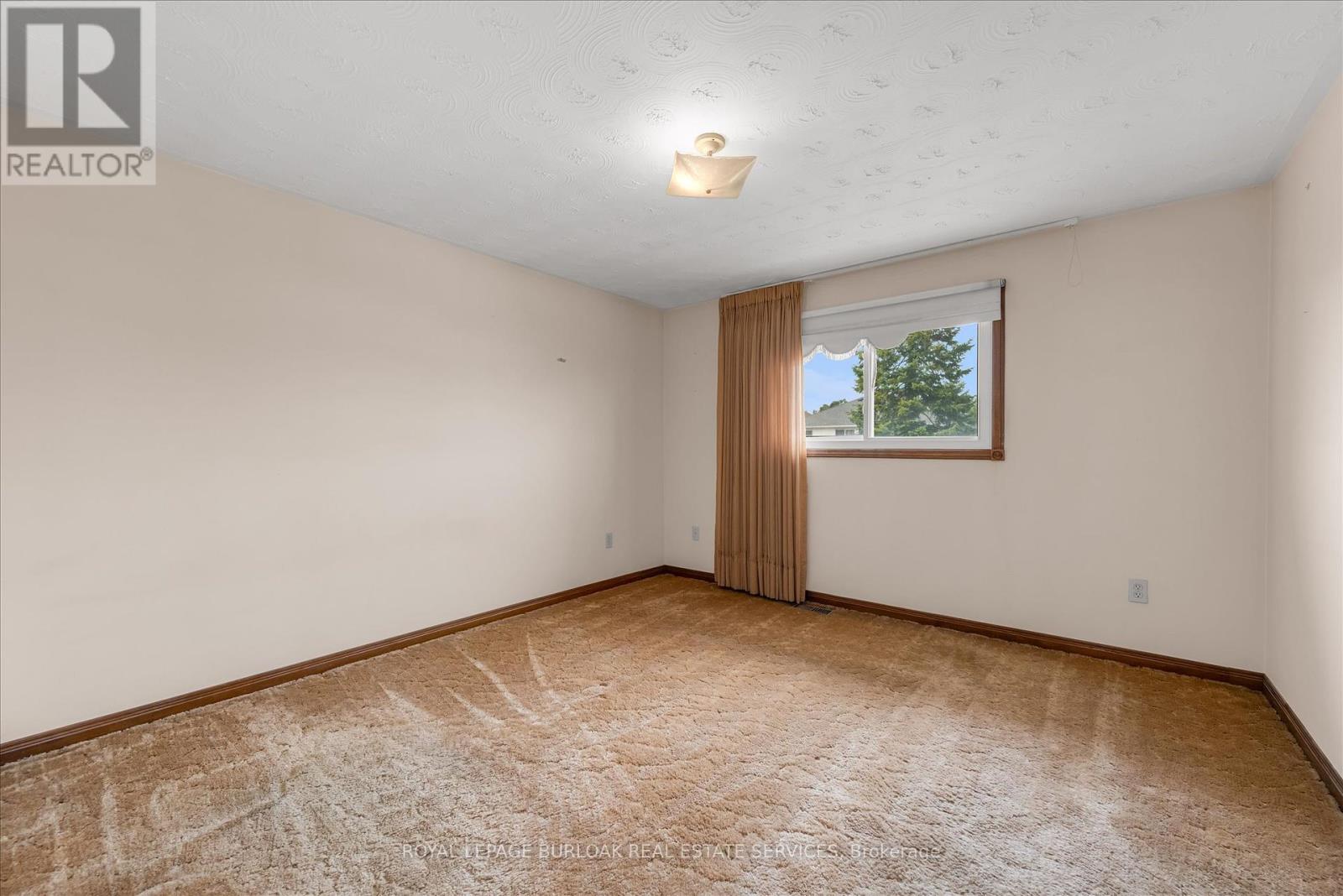 Photo 15 of 120 Ravenbury Drive, Hamilton ON