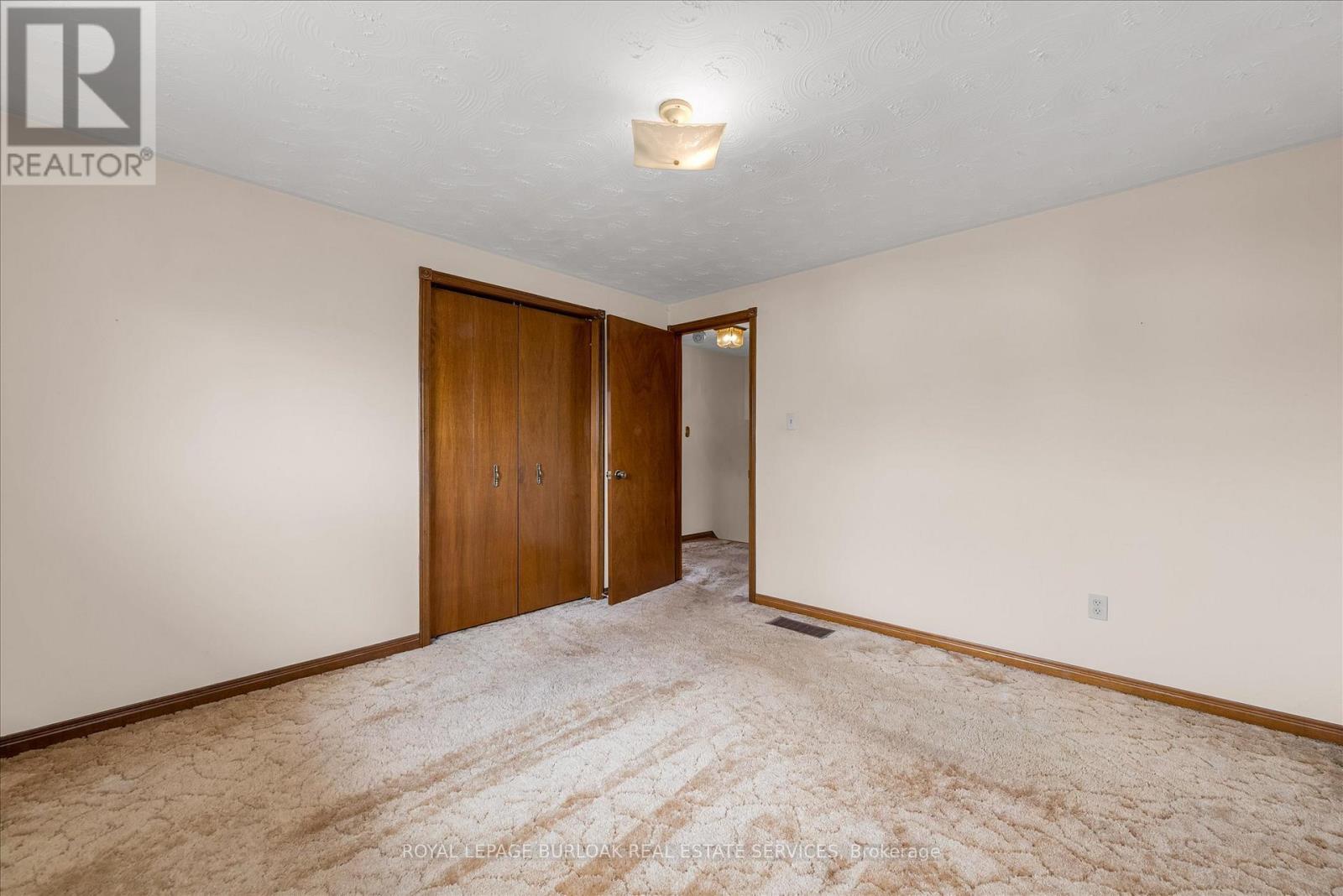 Photo 8 of 120 Ravenbury Drive, Hamilton ON