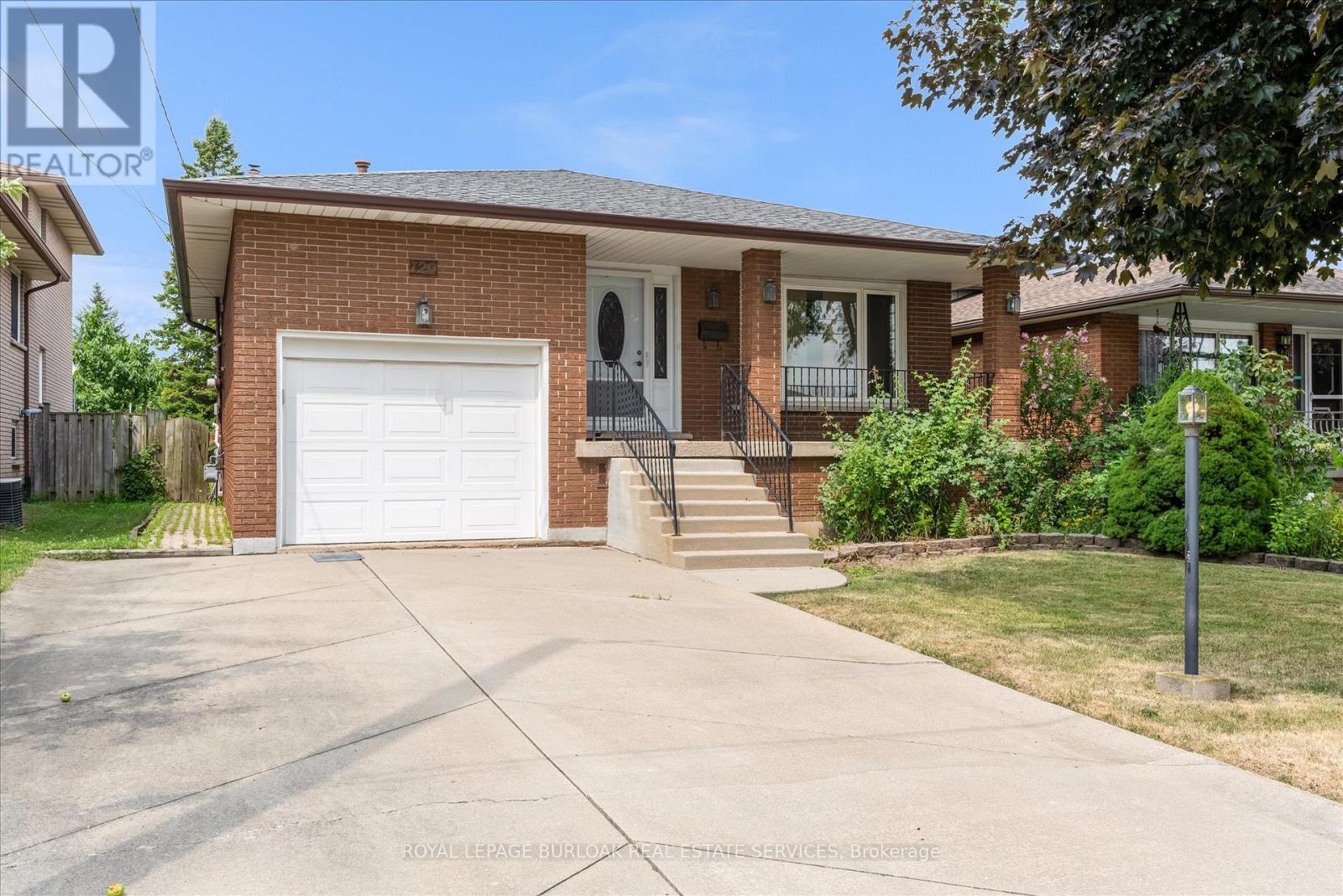 Photo 23 of 120 Ravenbury Drive, Hamilton ON