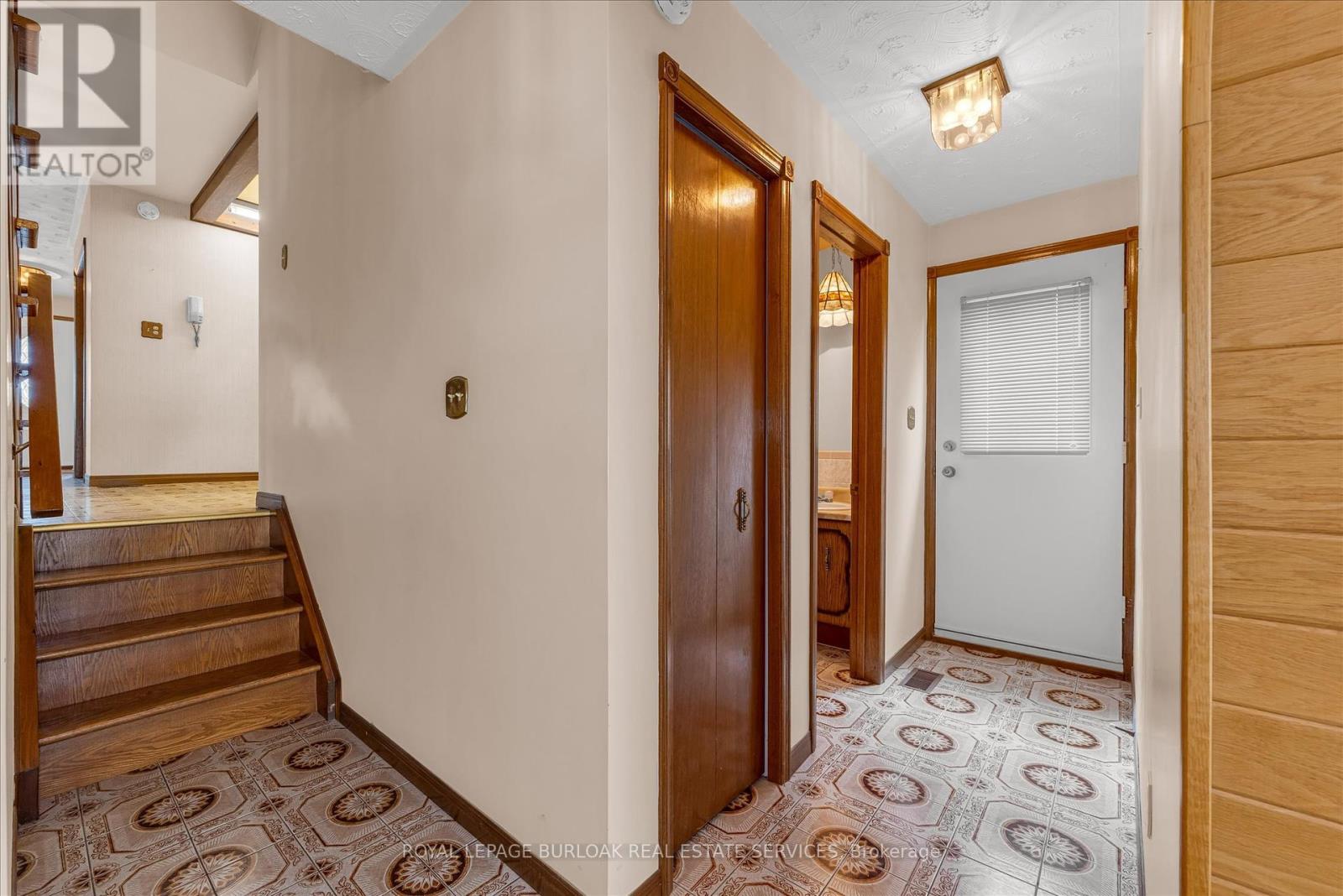 Photo 17 of 120 Ravenbury Drive, Hamilton ON