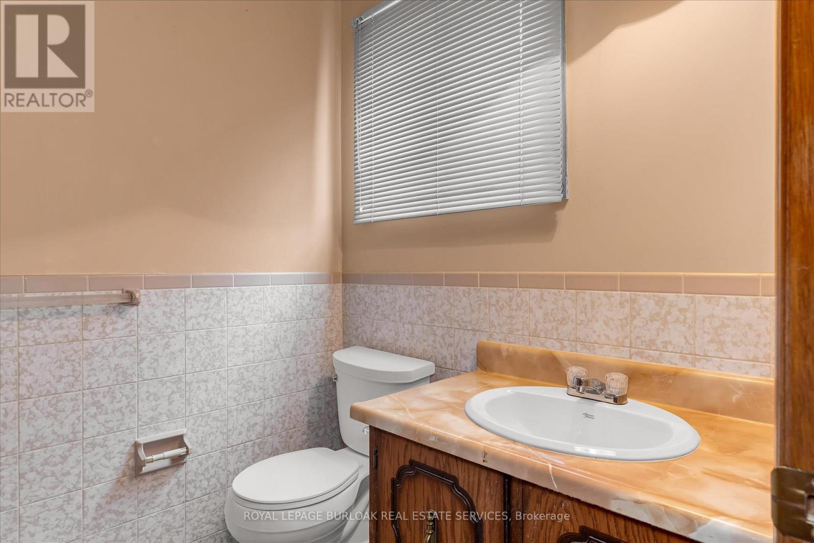 Photo 21 of 120 Ravenbury Drive, Hamilton ON