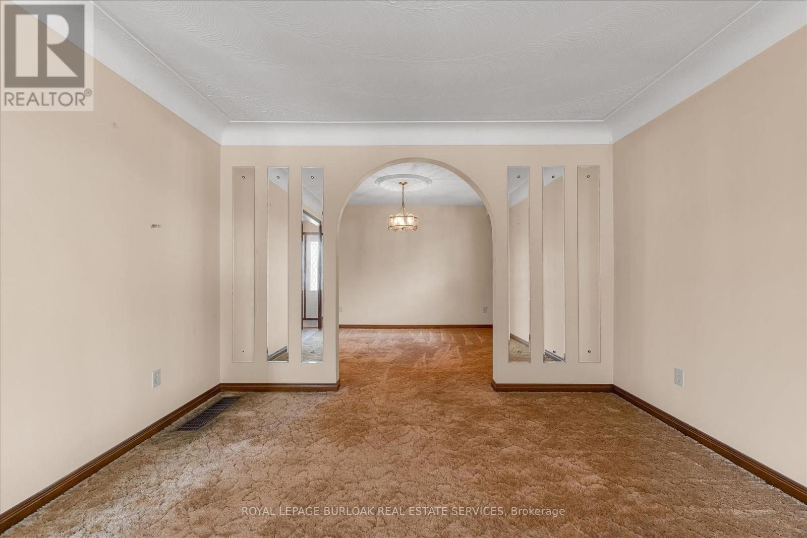 Photo 3 of 120 Ravenbury Drive, Hamilton ON
