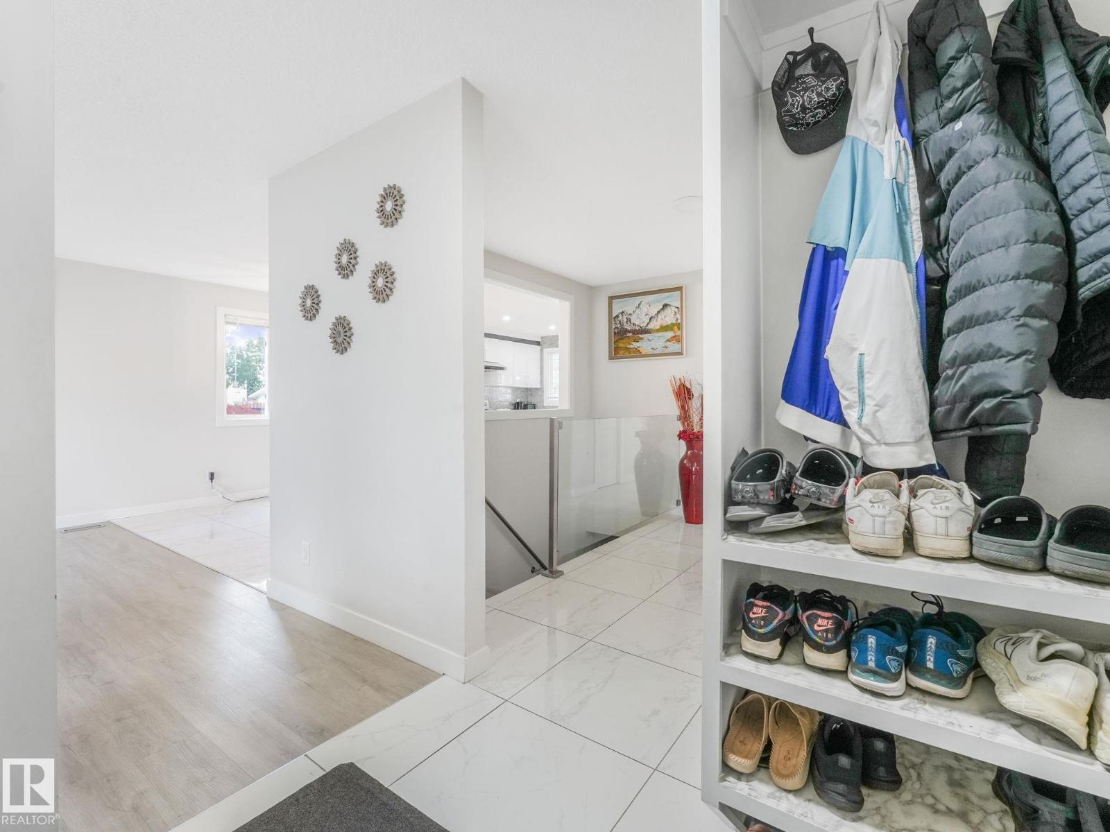 Photo 13 of 1704 53 St Nw, Edmonton AB