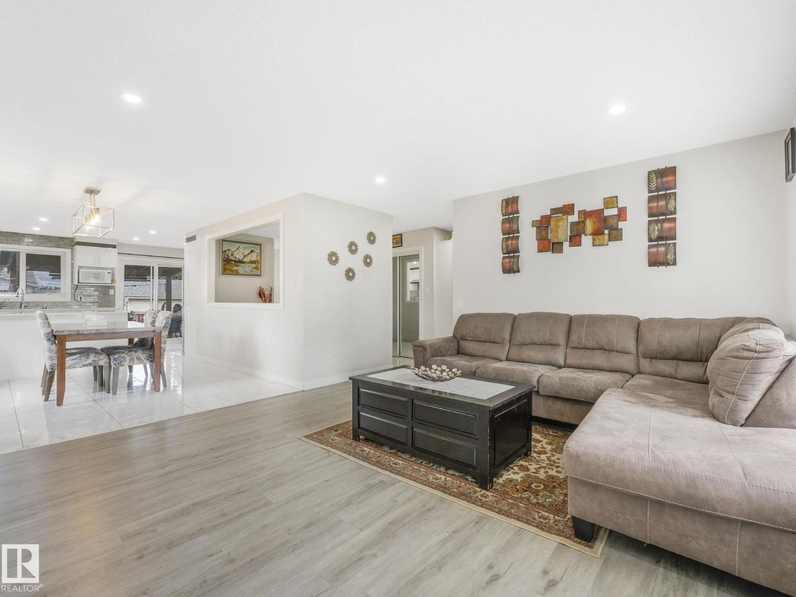 Photo 8 of 1704 53 St Nw, Edmonton AB