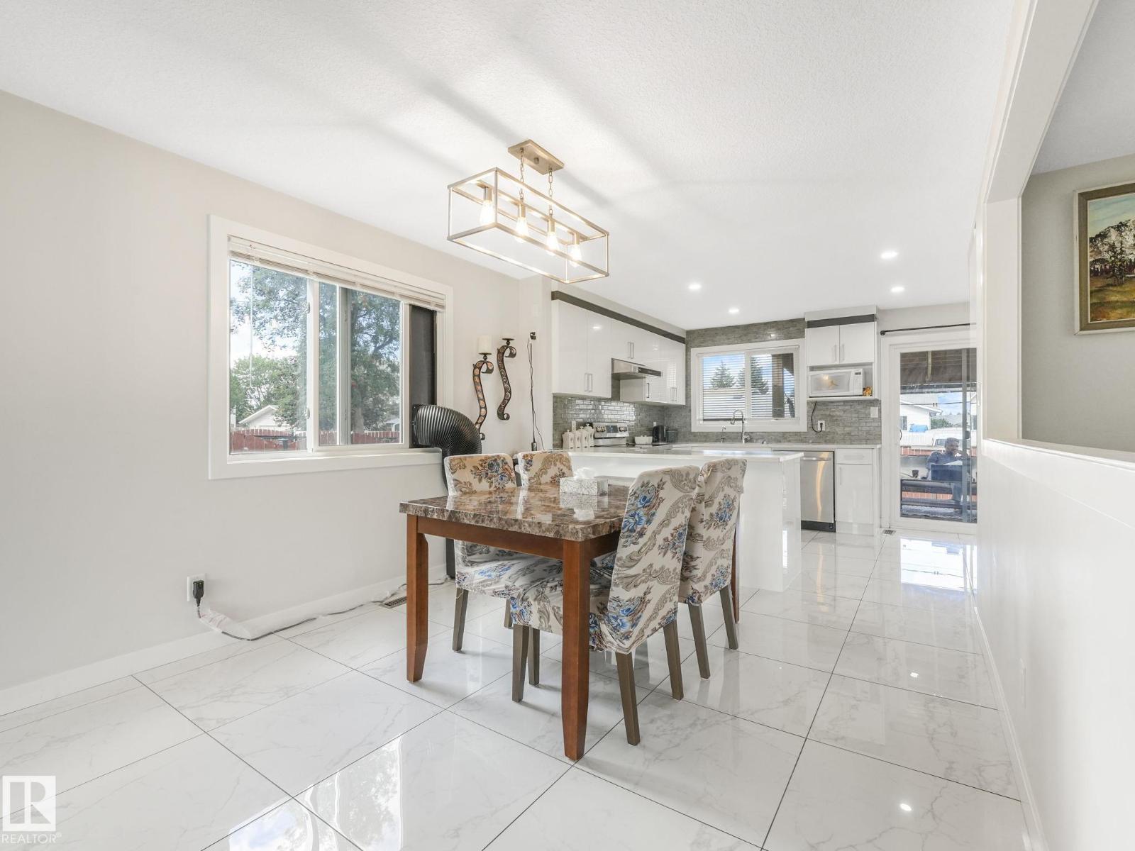 Photo 18 of 1704 53 St Nw, Edmonton AB