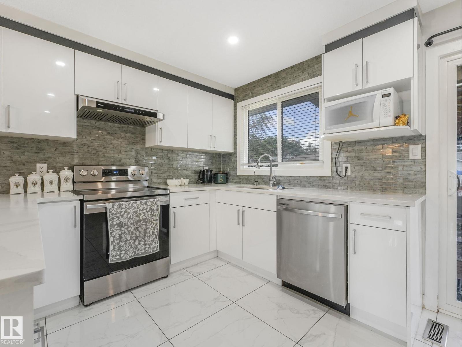 Photo 47 of 1704 53 St Nw, Edmonton AB