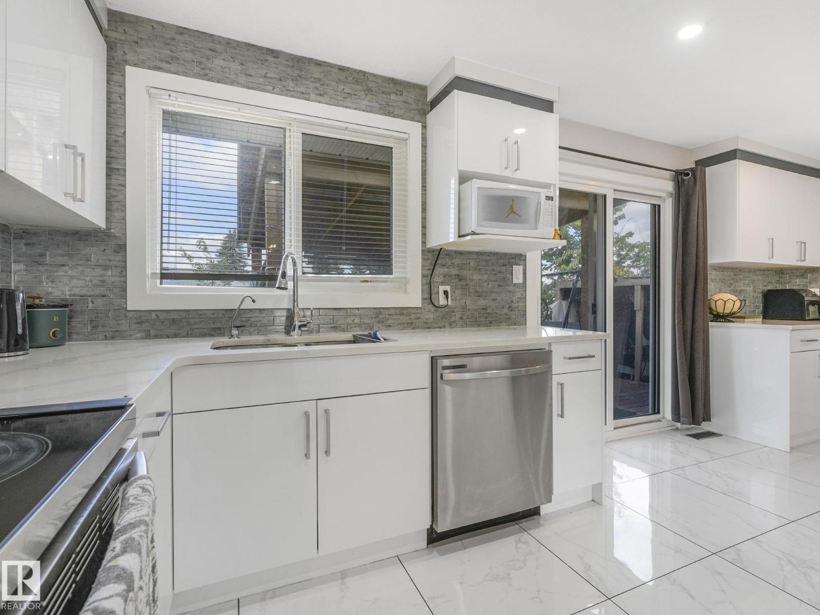 Photo 17 of 1704 53 St Nw, Edmonton AB