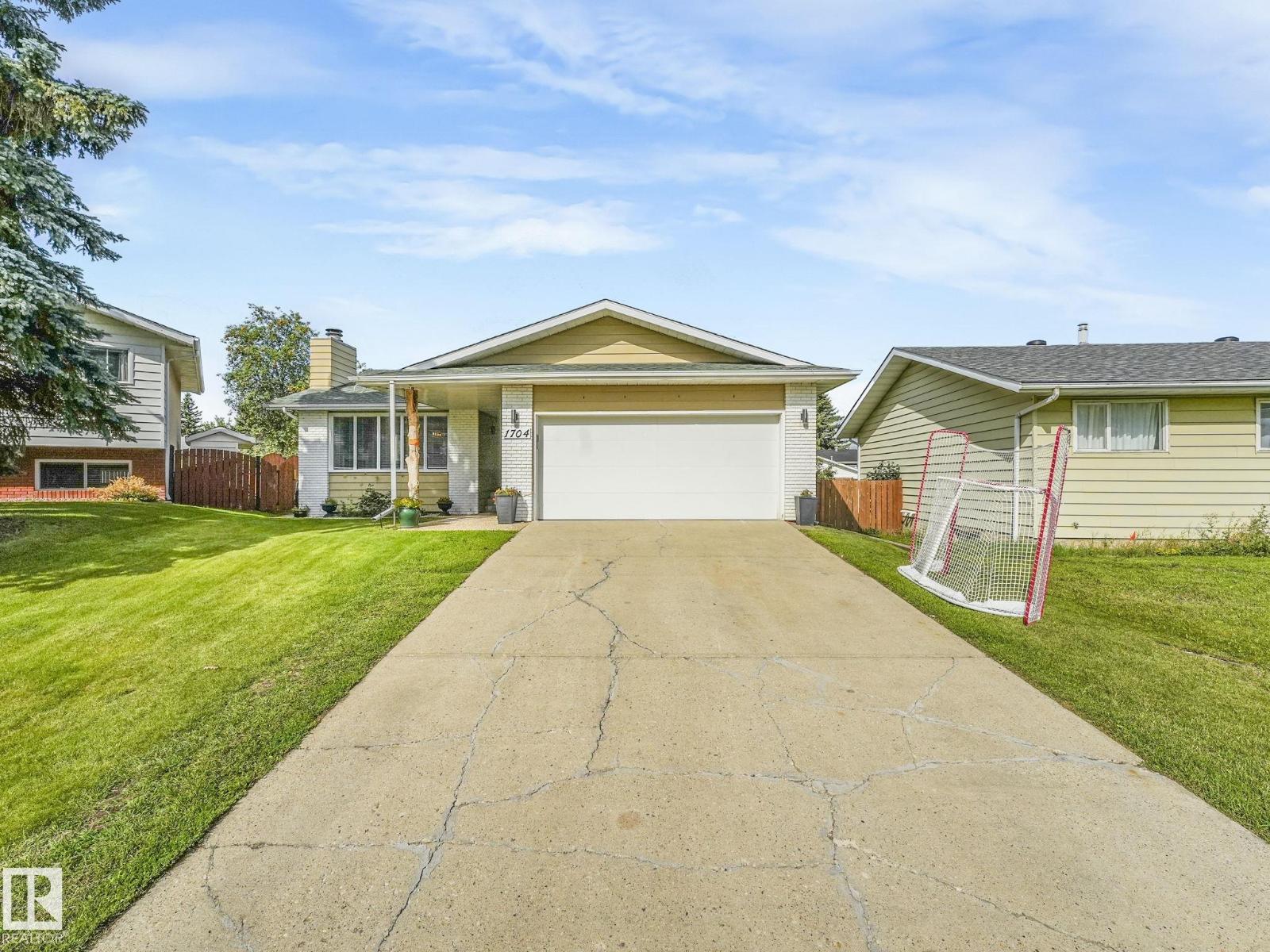 Photo 48 of 1704 53 St Nw, Edmonton AB