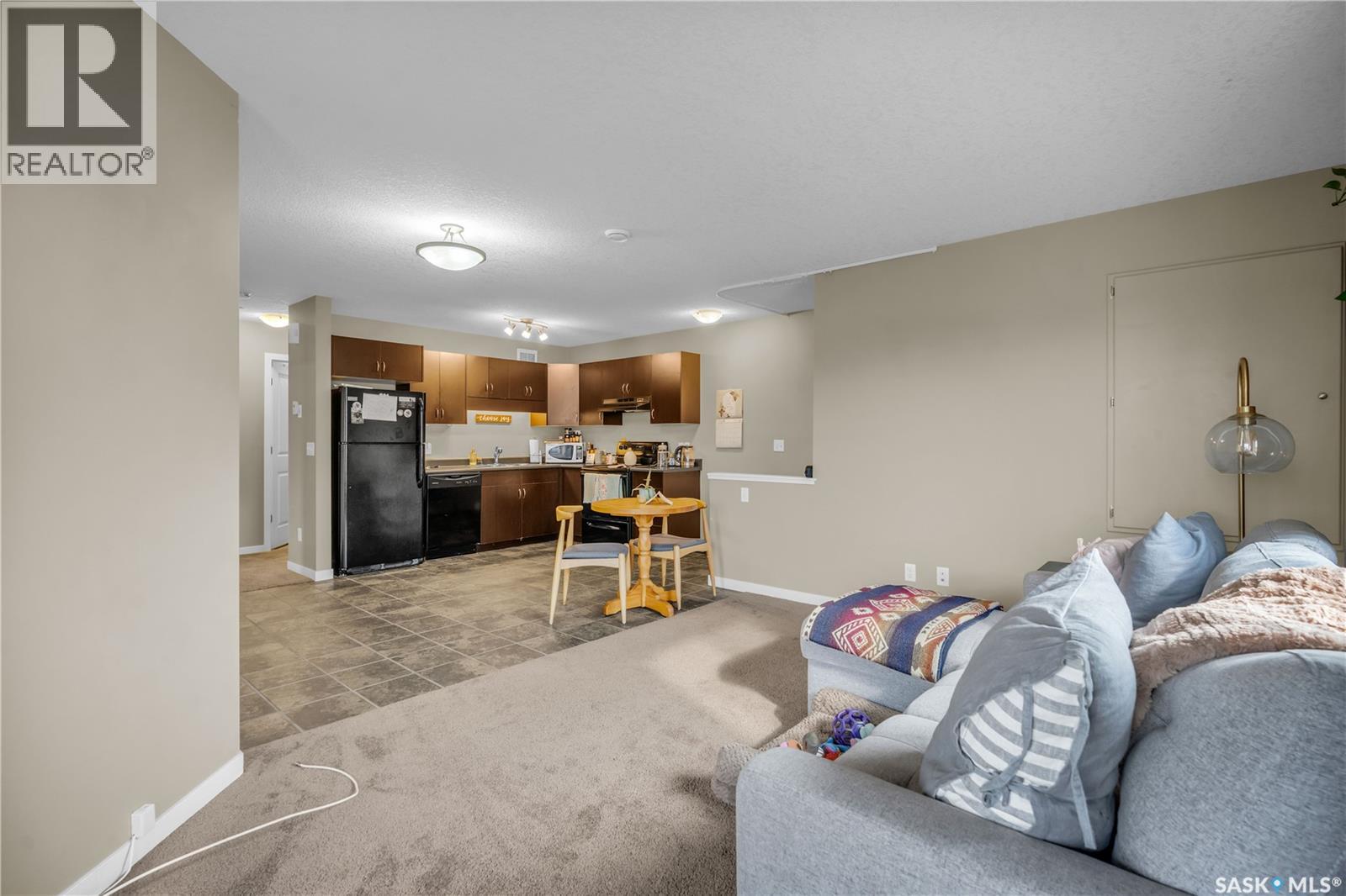 Photo 3 of 170 5079 James Hill Road, Regina SK