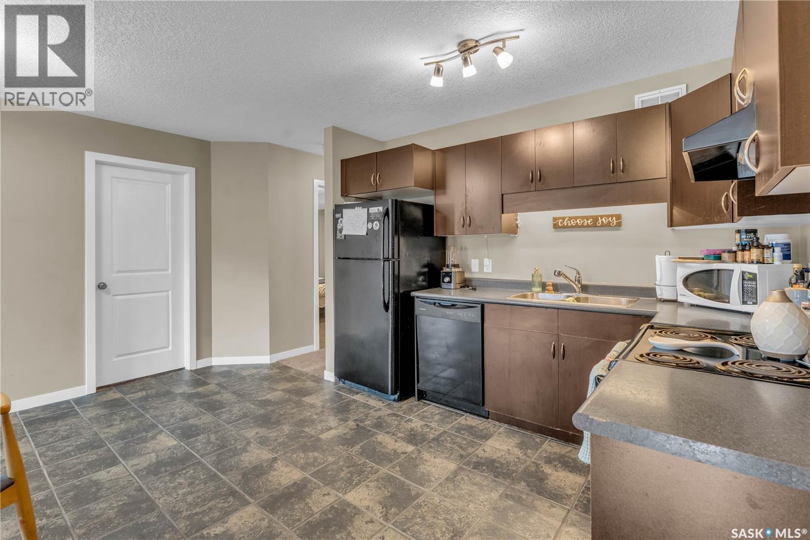Photo 10 of 170 5079 James Hill Road, Regina SK