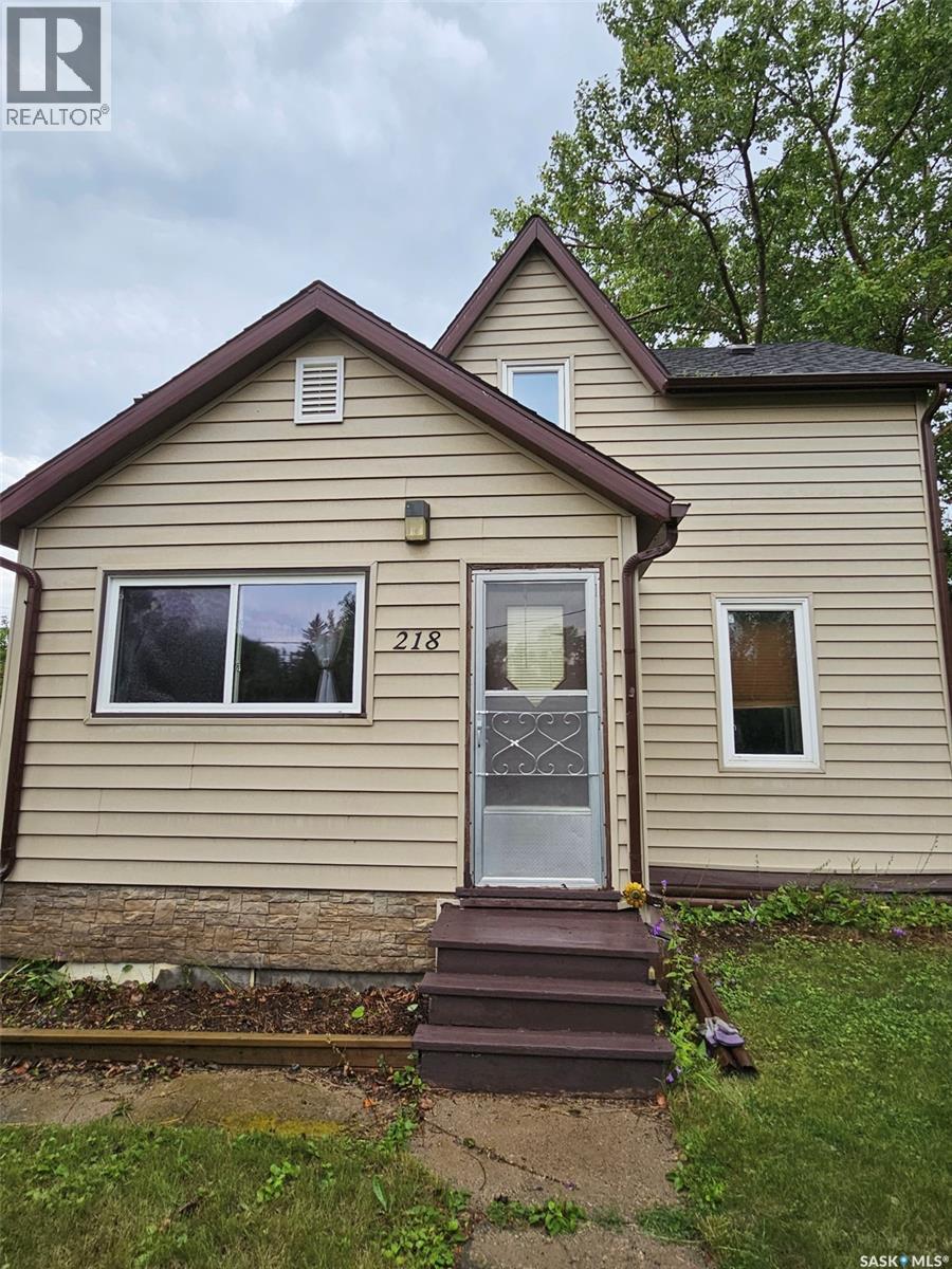 218 7TH STREET W - 1