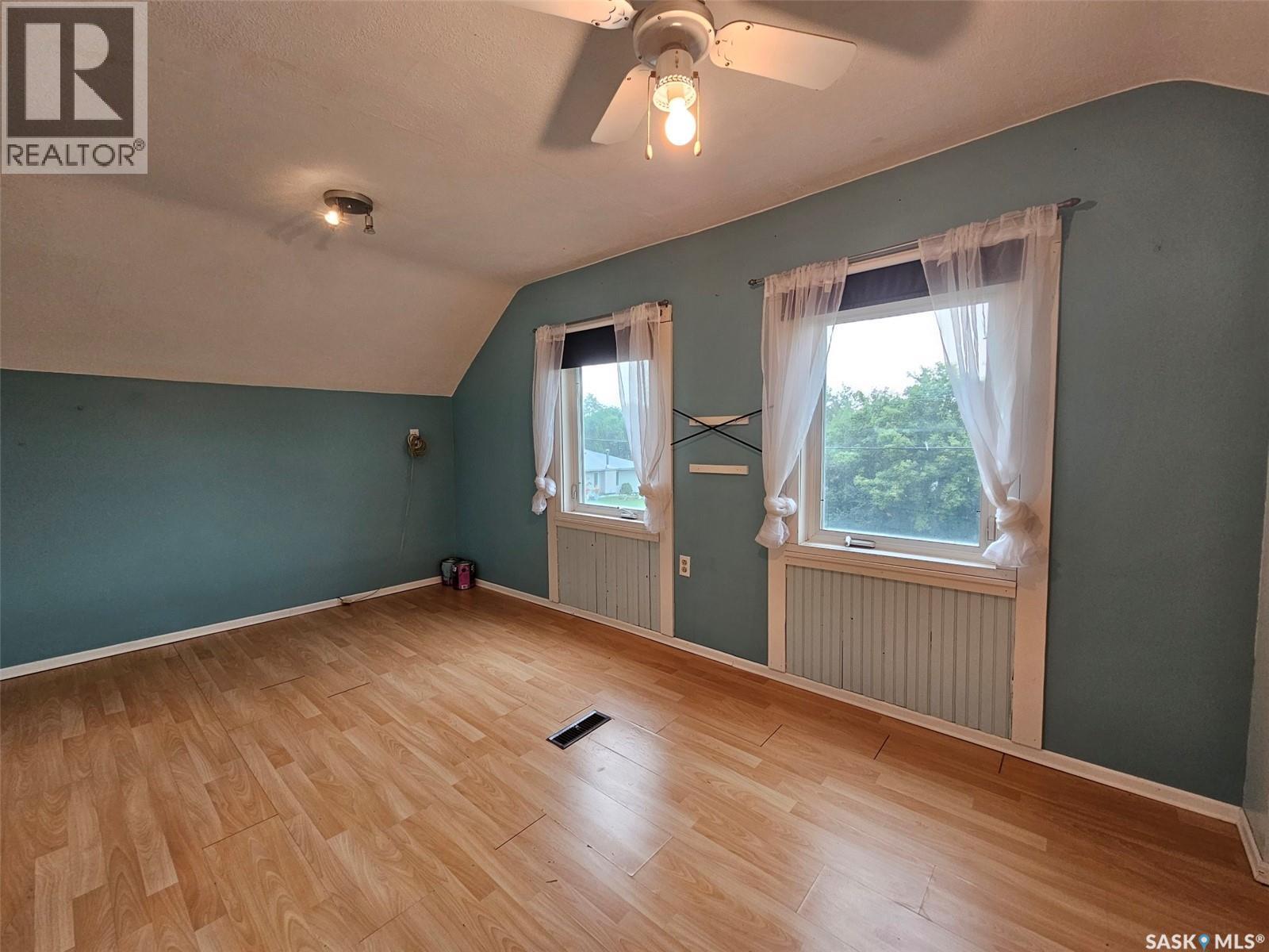 218 7TH STREET W - 2