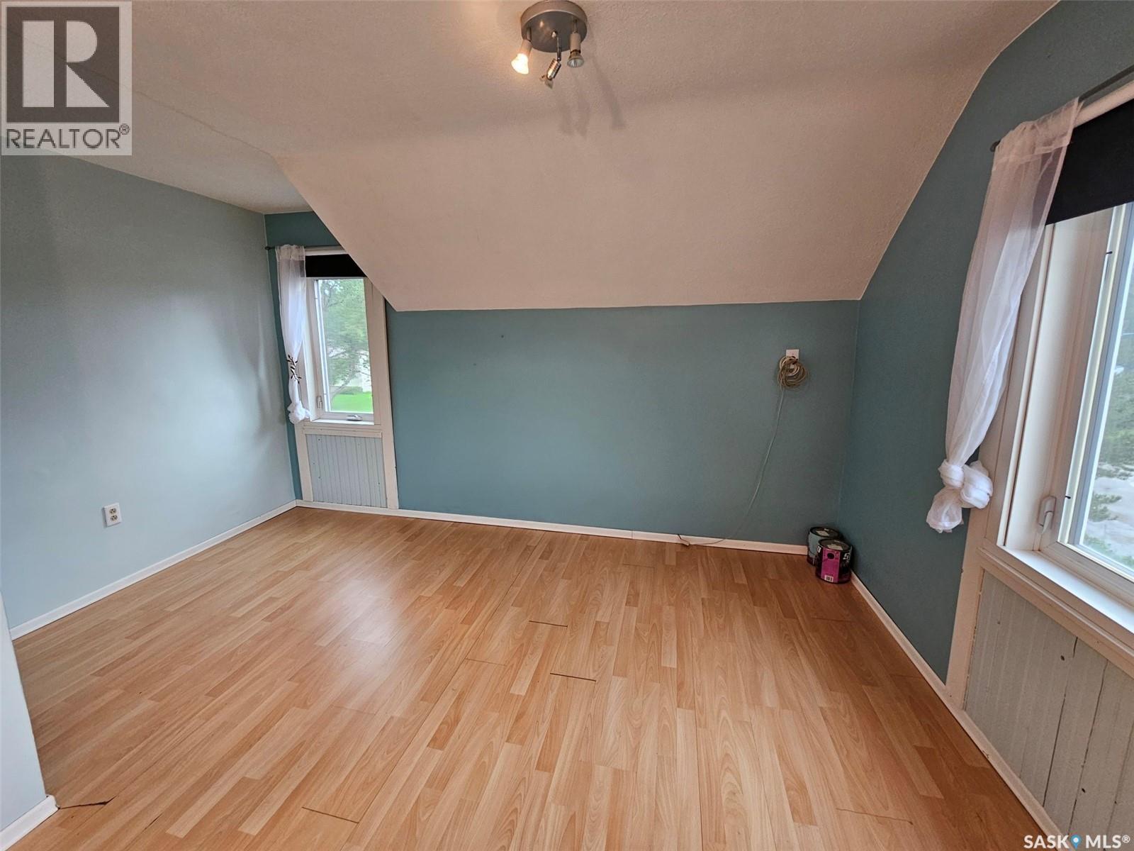 218 7TH STREET W - 3