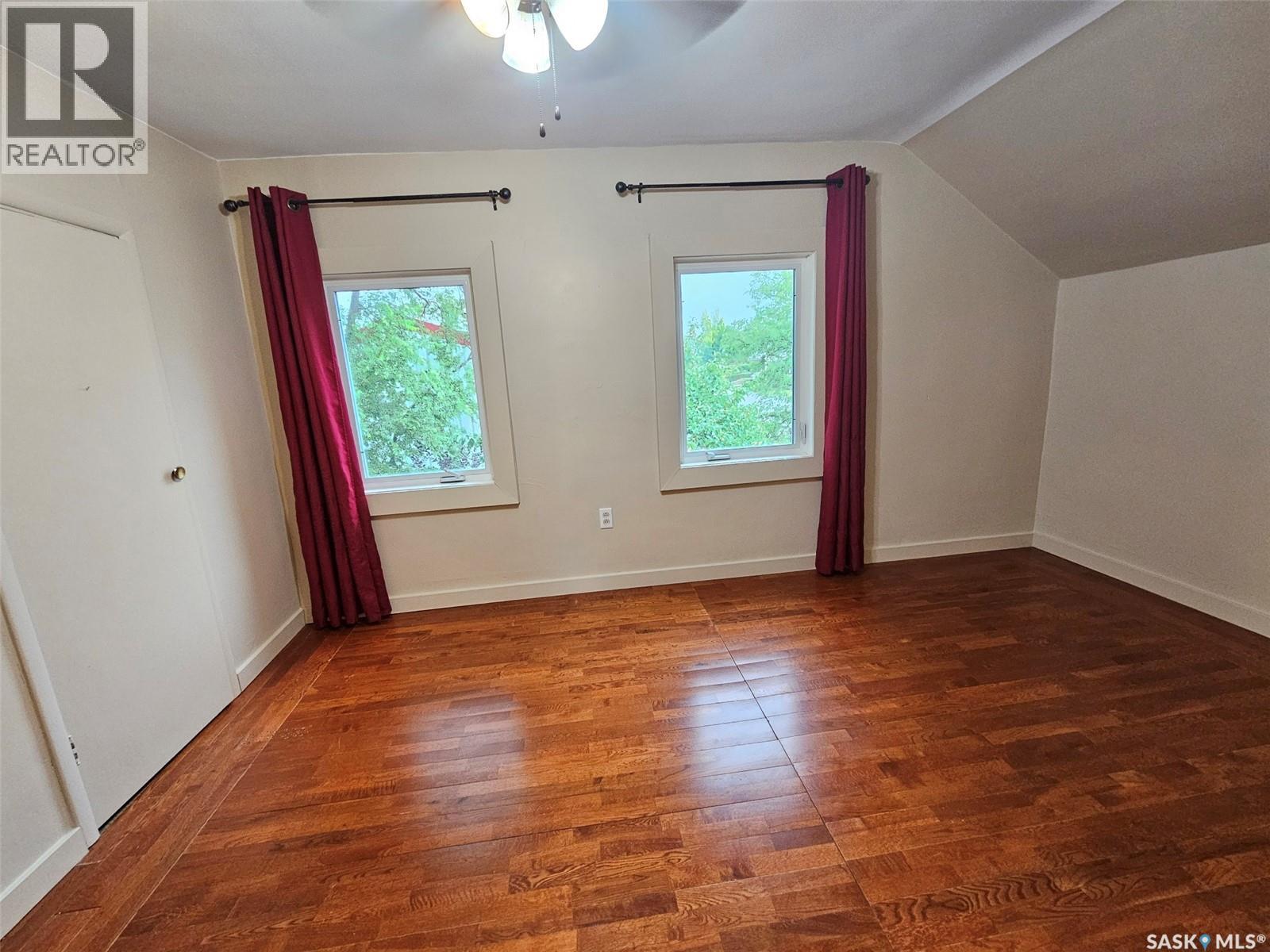218 7TH STREET W - 4