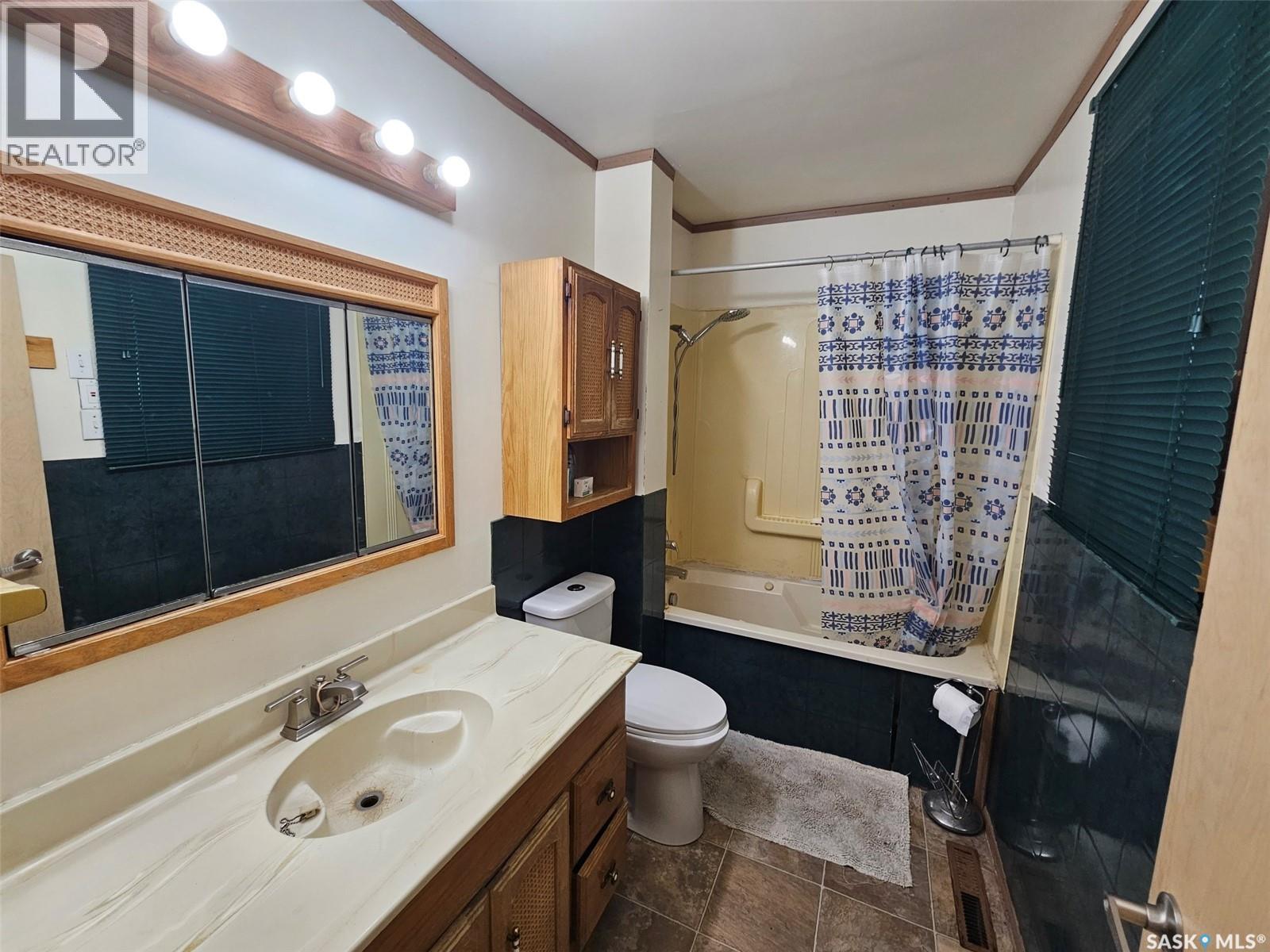 218 7TH STREET W - 5
