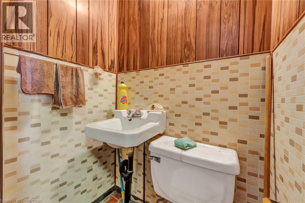 Photo 2 of 893 Barton Street E, Hamilton ON