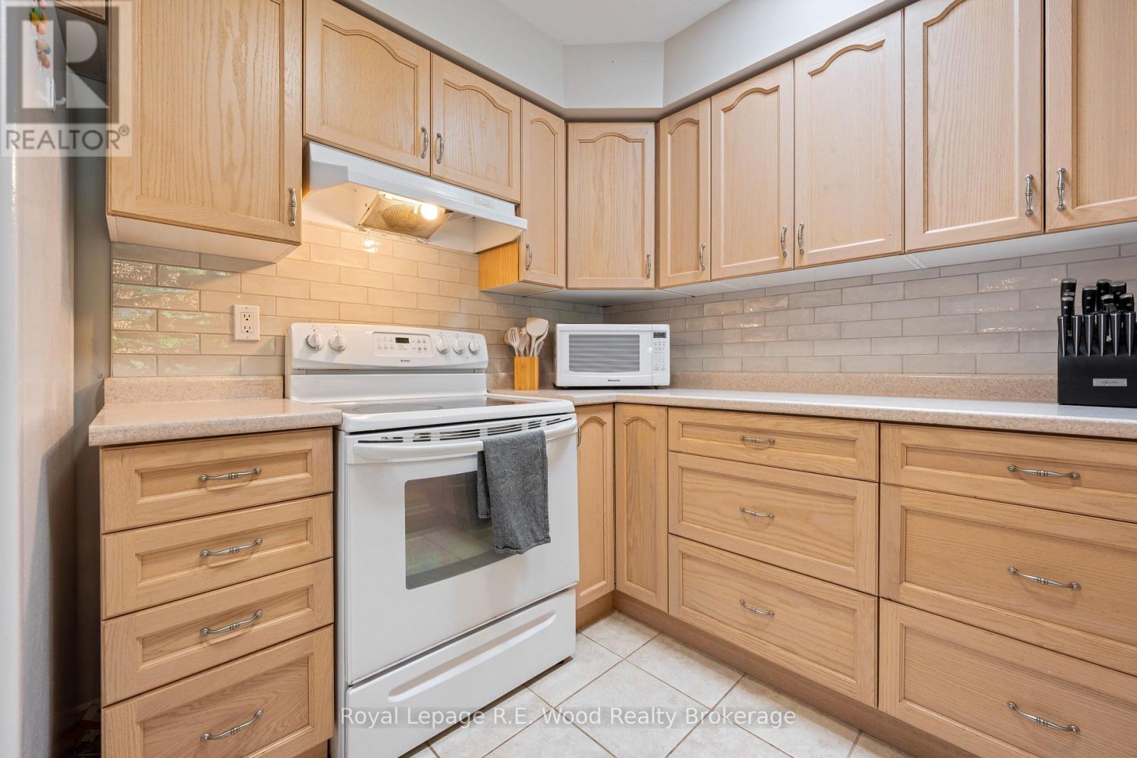 Photo 23 of 39 South Drive, Norfolk ON