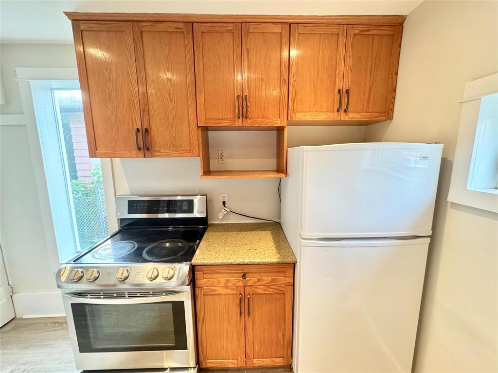 Photo 11 of 1610 Elgin Avenue W, Winnipeg MB