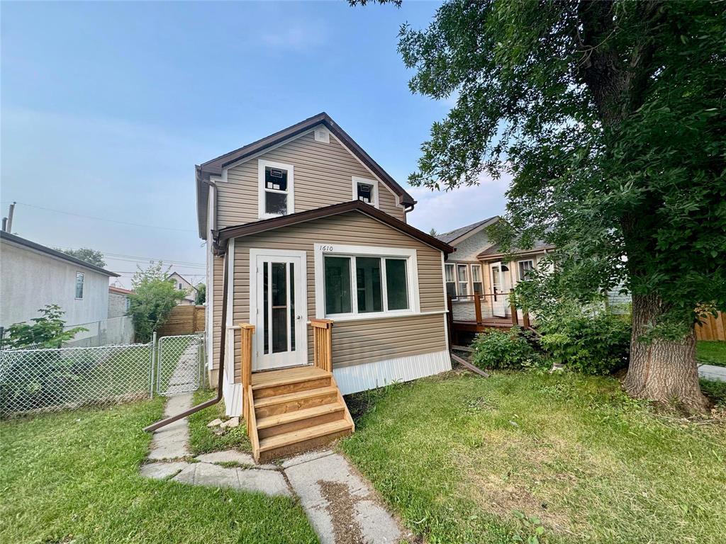 Photo 1 of 1610 Elgin Avenue W, Winnipeg MB