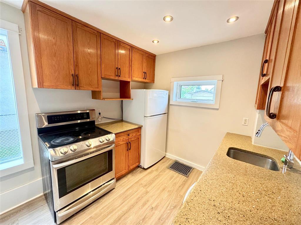 Photo 9 of 1610 Elgin Avenue W, Winnipeg MB