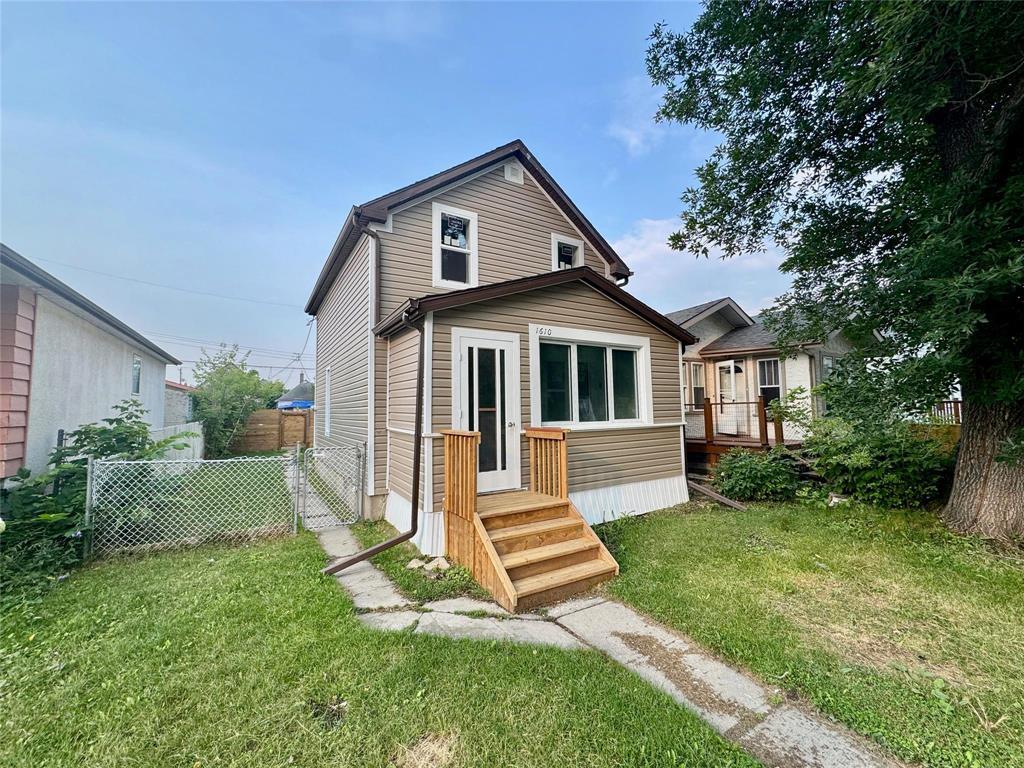 Photo 2 of 1610 Elgin Avenue W, Winnipeg MB