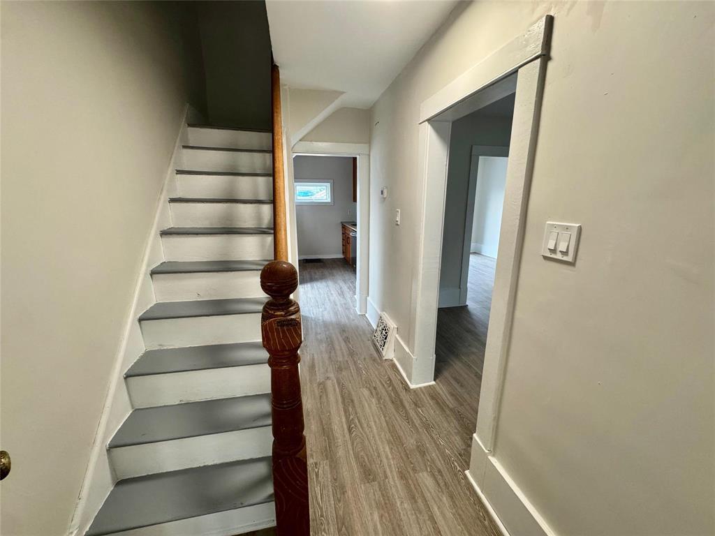 Photo 5 of 1610 Elgin Avenue W, Winnipeg MB